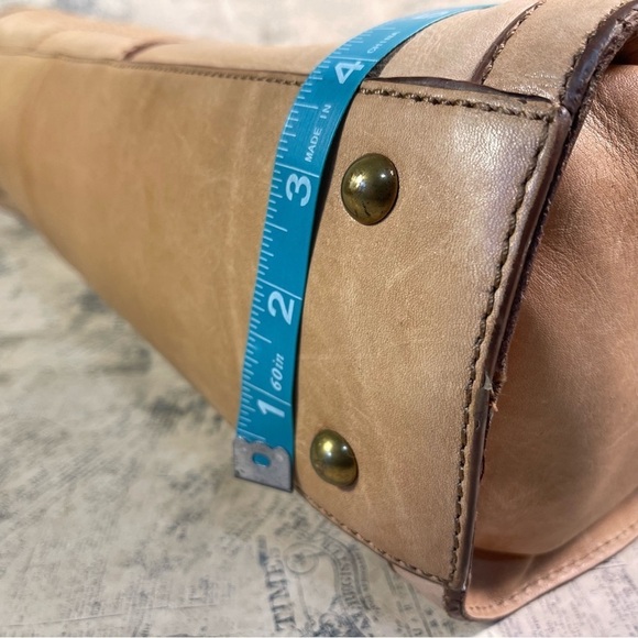 Fossil Reissue Bag Vintage Leather Weekender Satchel Key Charm - Picture 13 of 15